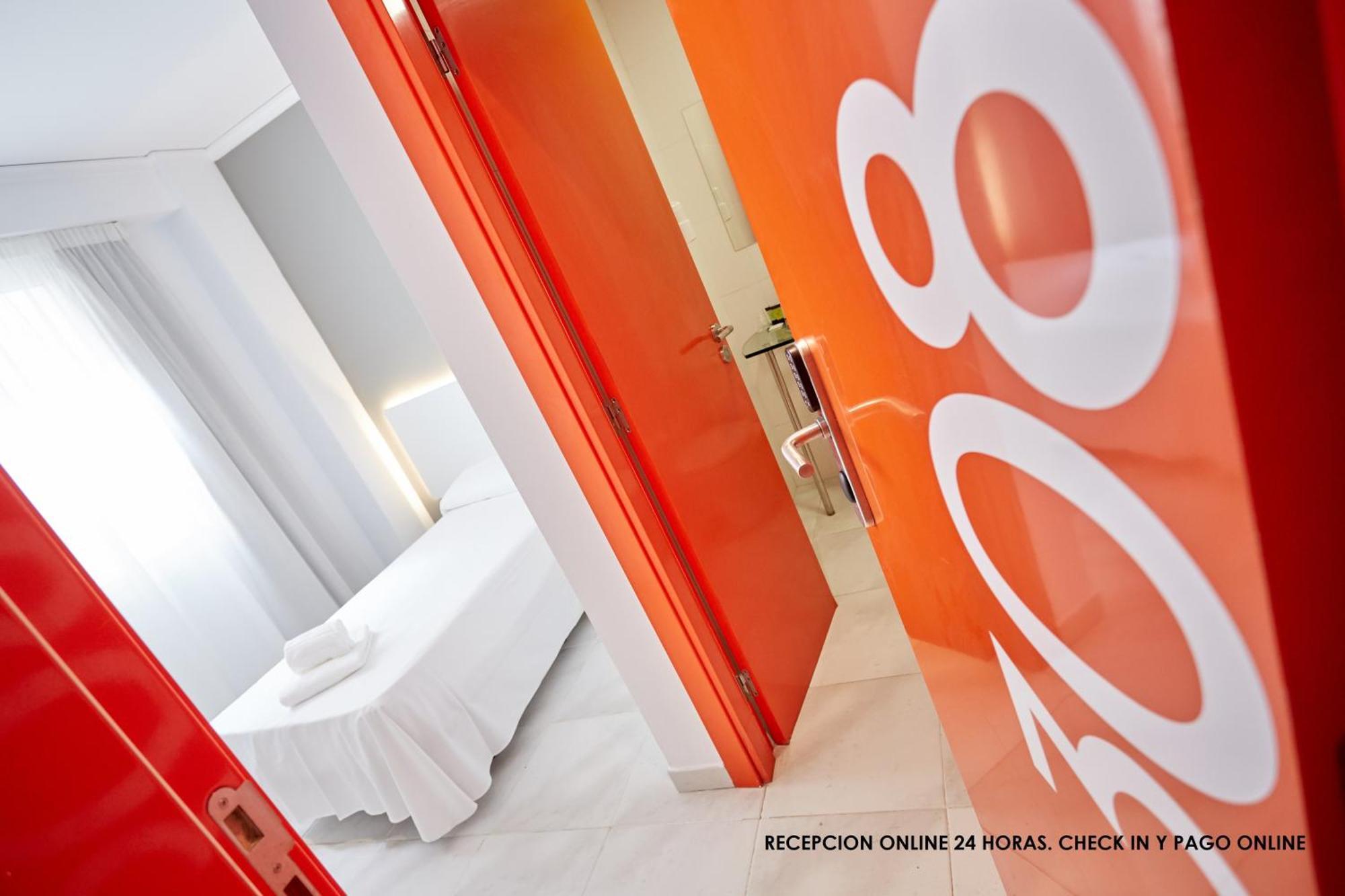 Hotel Dl Port เกรา เด กัสเตยอน ภายนอก รูปภาพ